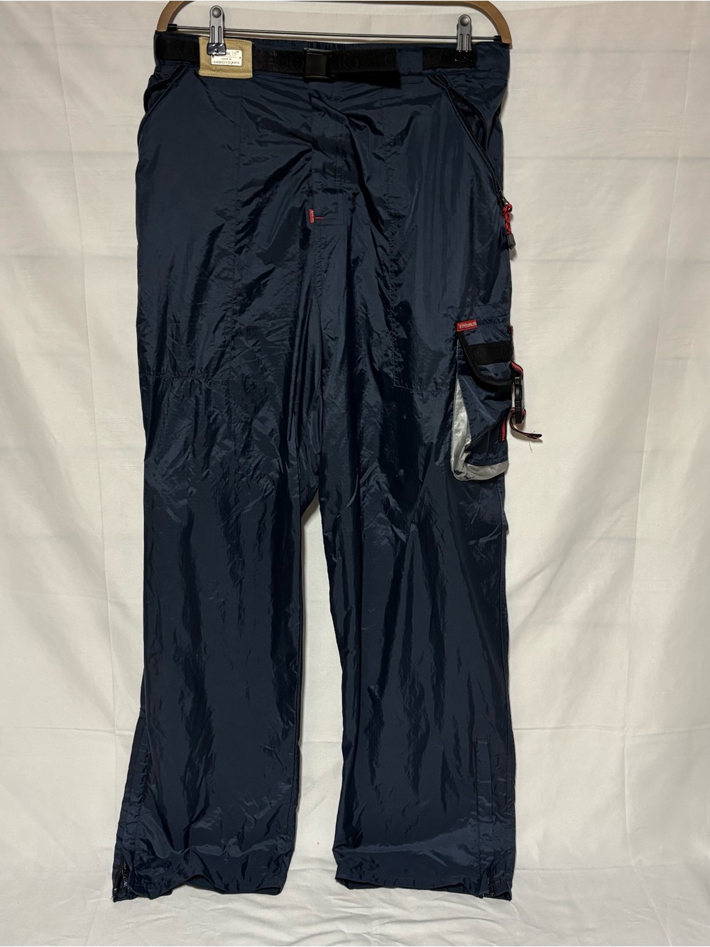 Vintage Y2K Ecko Unltd Waterproof Pants
Men's XL Made in Hong Kong Navy Cargo